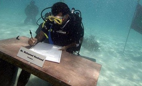 The first underwater cabinet meeting.