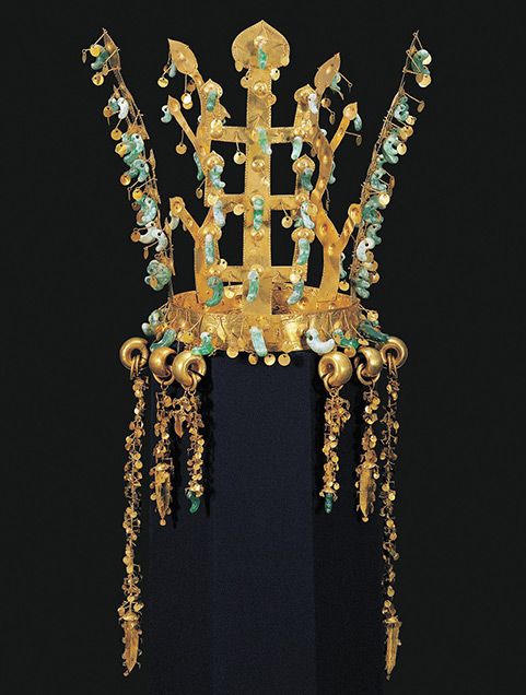 Silla-era crown.